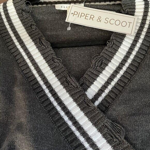 BaeVely The Lindale Distressed Detail V Neck Sweater Size Large Charcoal NWT - Picture 9 of 13